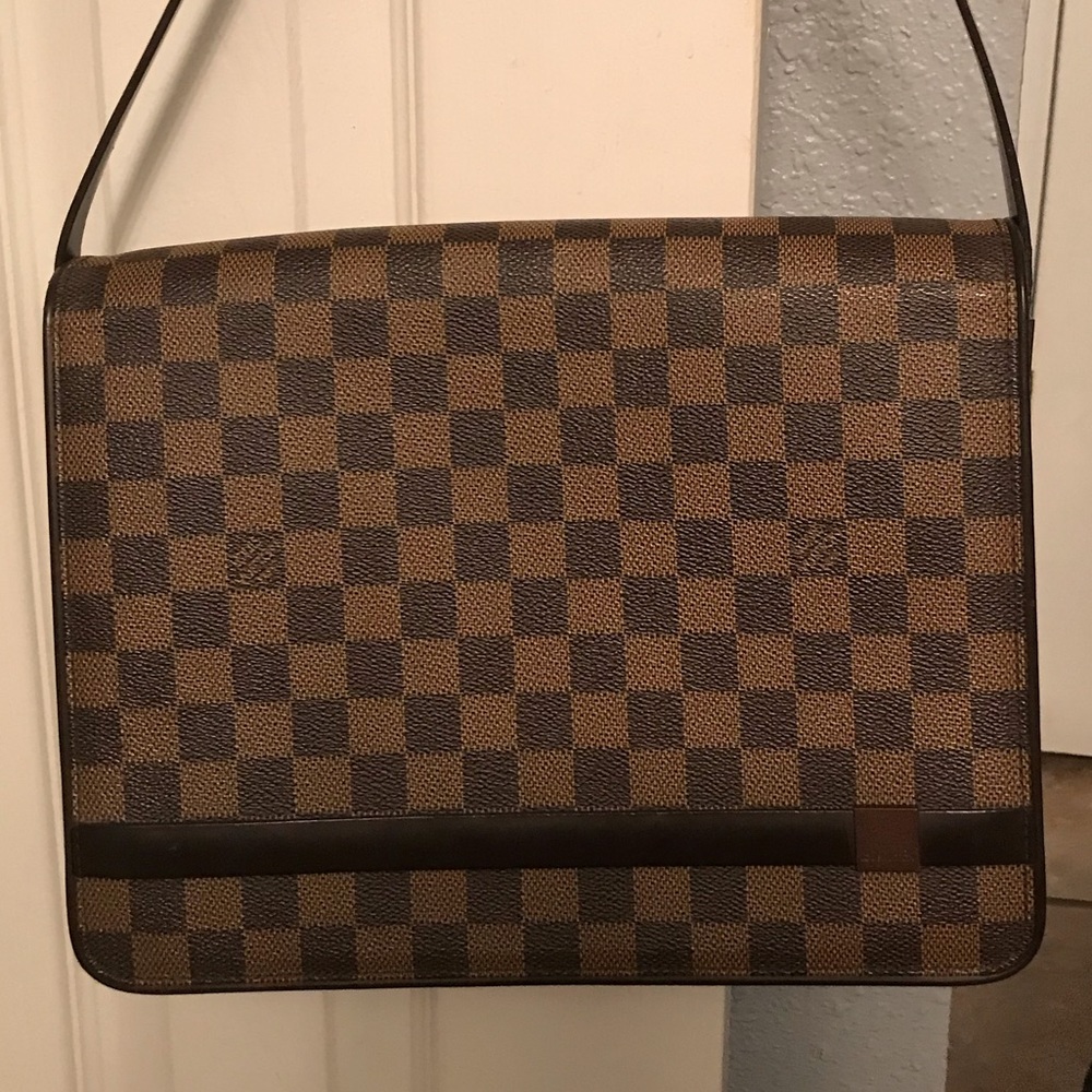 Damien Ebene Tribeca  Carre Louis Vuitton